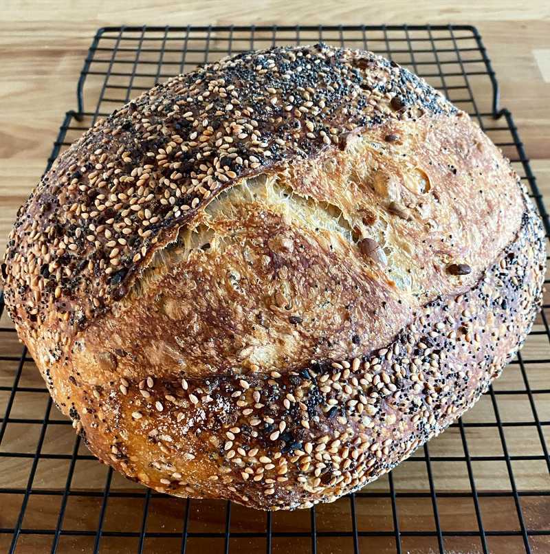 Yep still on my boule-shit. Swipe ⬅️ for crumb shot.  First attempt at a seeded loaf - used poppyseed, flax, sunflower, sesame, and pumpkin in this one…