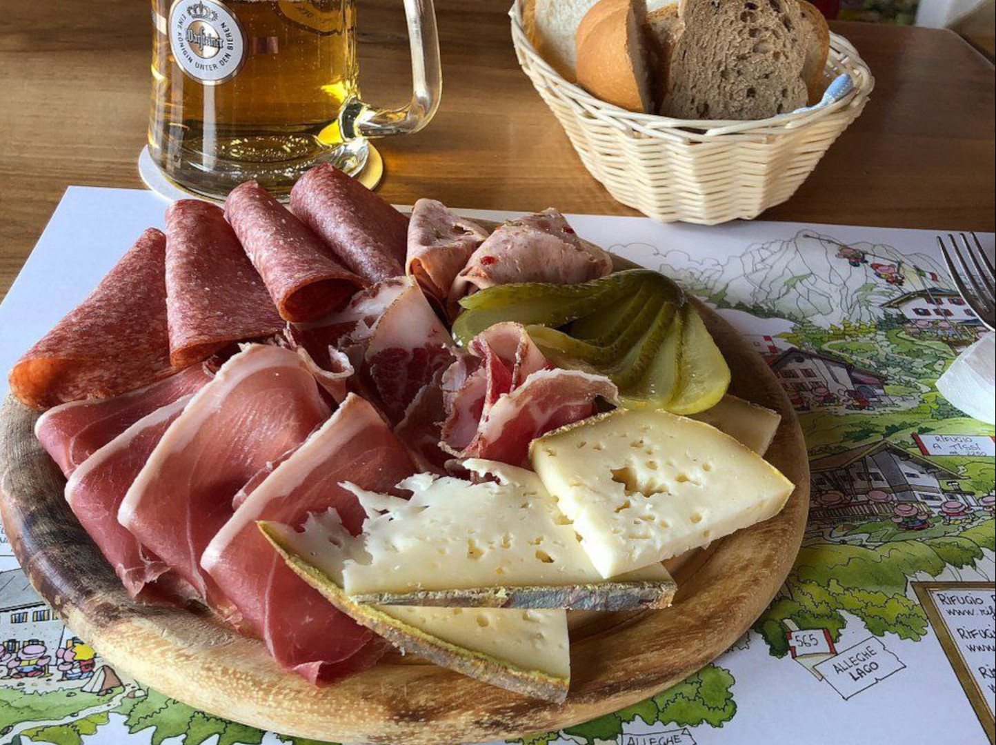 Mixed platter of cold cuts and cheeses