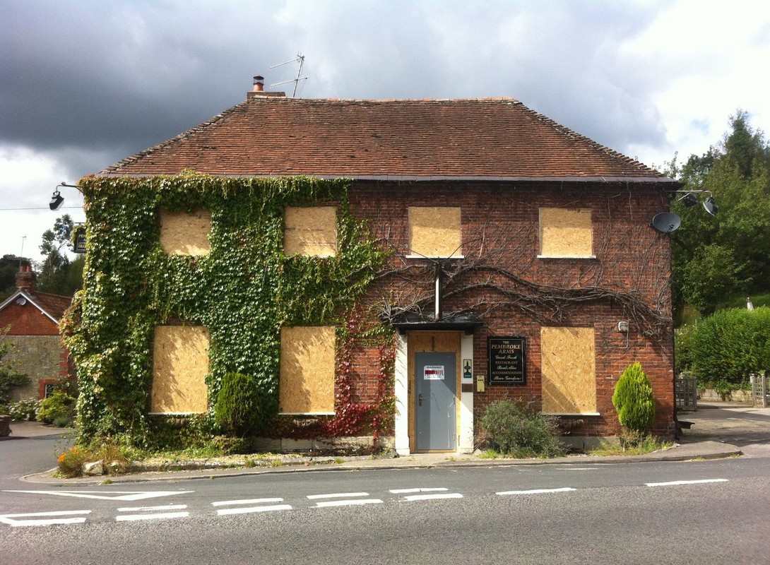 boarding up large vacant property - pub