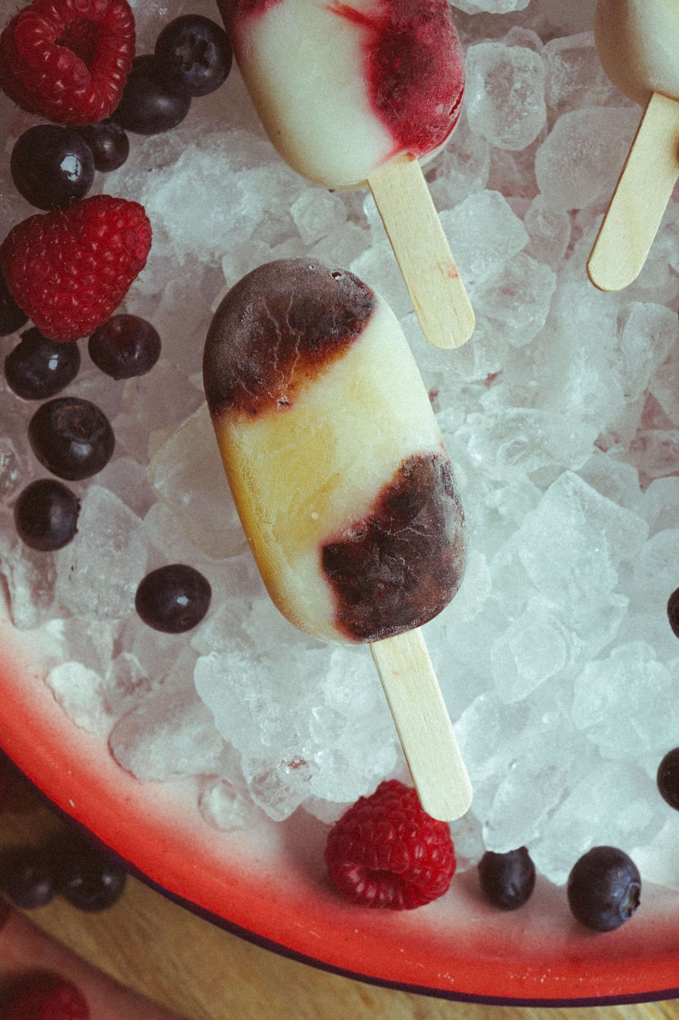 Rezept | Joghurt-Eis am am Stiel mit Beeren der Saison