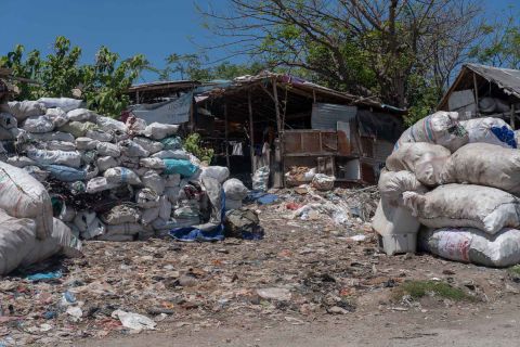 Fumes - Art, Photography, Ideas - 180903 PHOTO ANDREA CAPELLO PARADISE GARBAGE 300