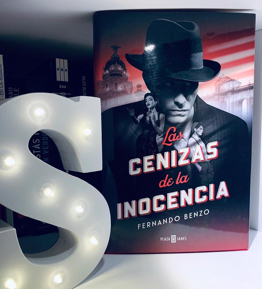 Imagen de Reseña de "Las cenizas de la inocencia", de Fernando Benzo