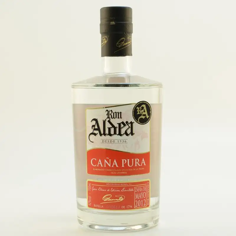 Image of the front of the bottle of the rum Caña Pura