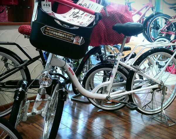 oh my god twitter doesn’t include alt text from images in their API