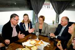 Bezoek van de burgemeester van Enschede bij Pension Vredenberg