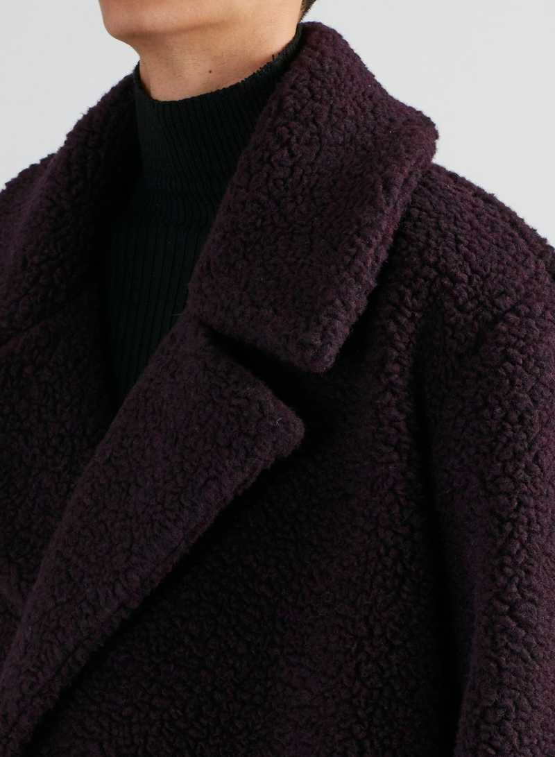Bedir Coat Wool Dark Berry, detail view. GmbH AW22 collection.