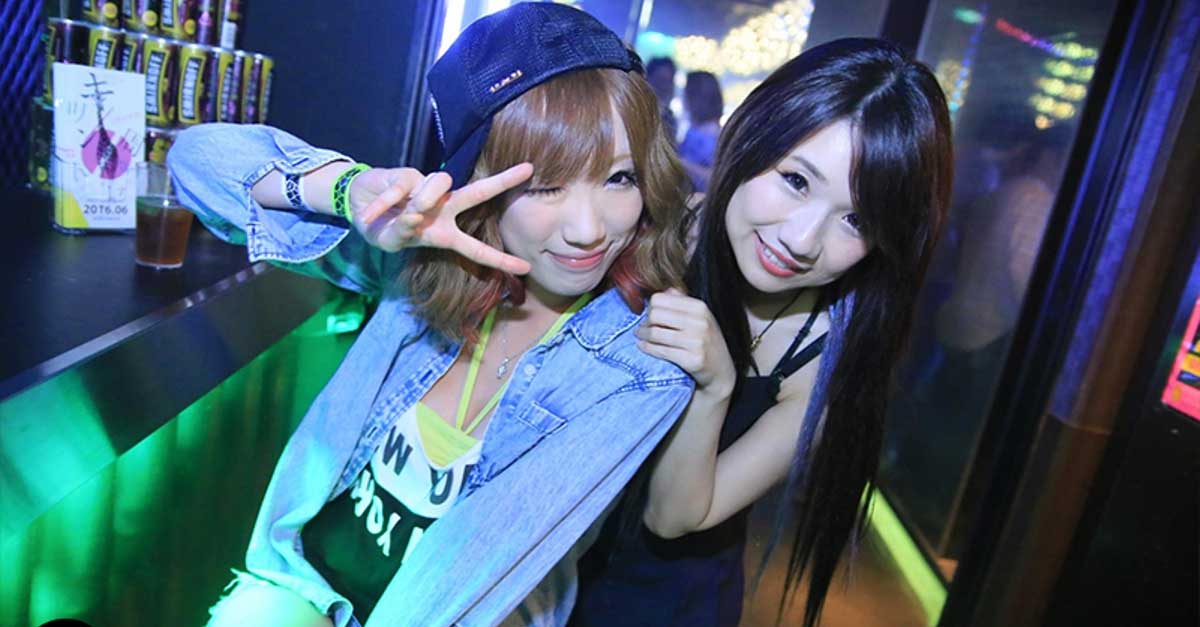 Persaingan Wanita Penghibur Di Dunia Malam