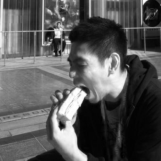 monochrome avatar photo of Toru