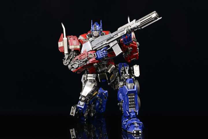 ThreeA Optimus Prime DLX Scale
