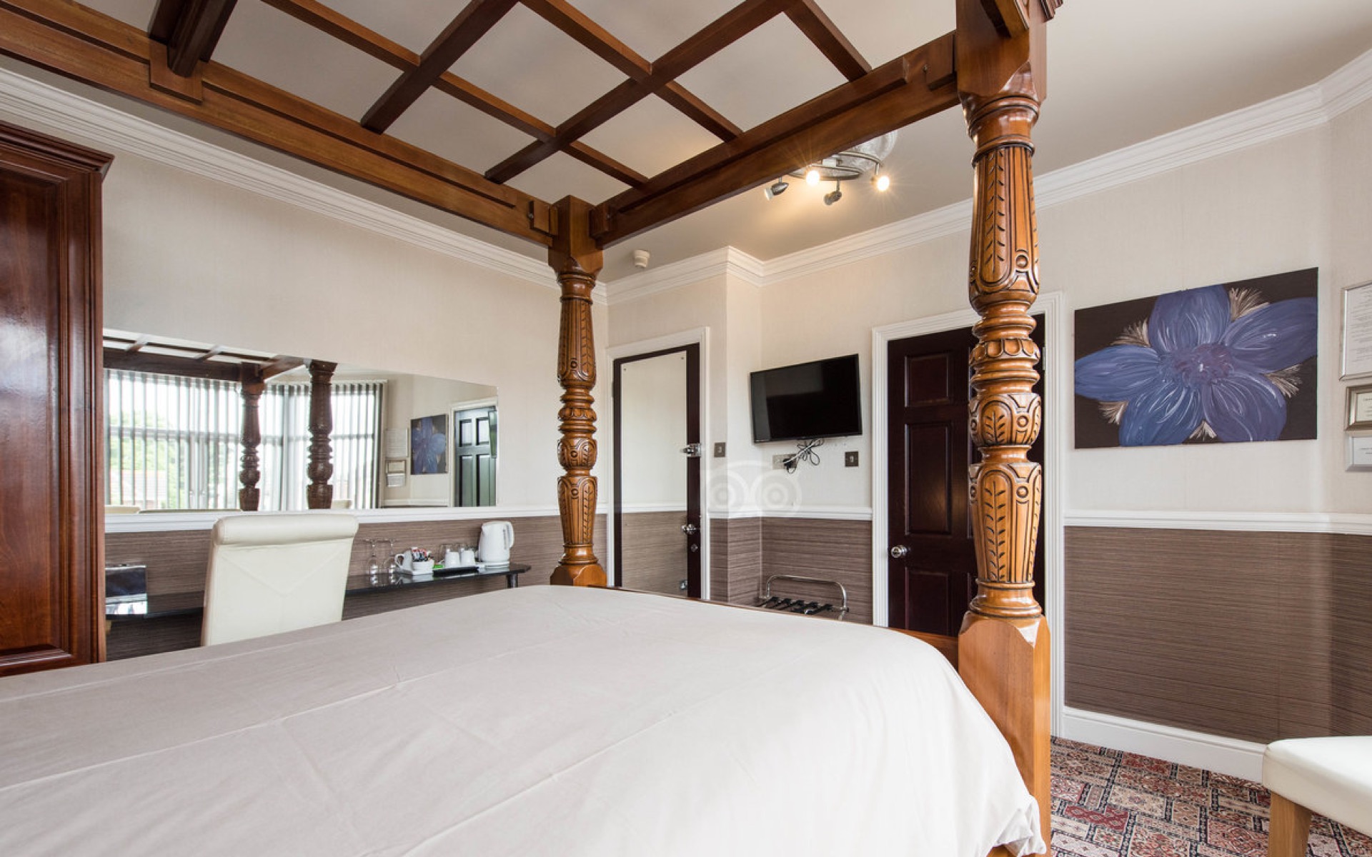Top rated guest house in Poole — bedroom photo