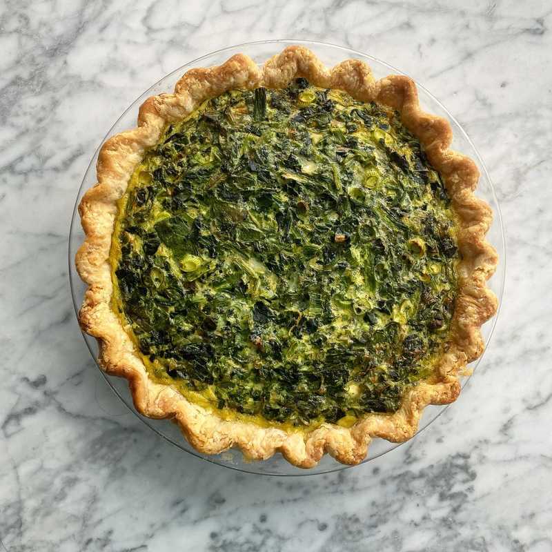 Spinach quiche. Used frozen spinach, scallion, cream, eggs, and a few kinds of cheese. I think I forgot to put salt in the pie crust again lolsob but it’s…