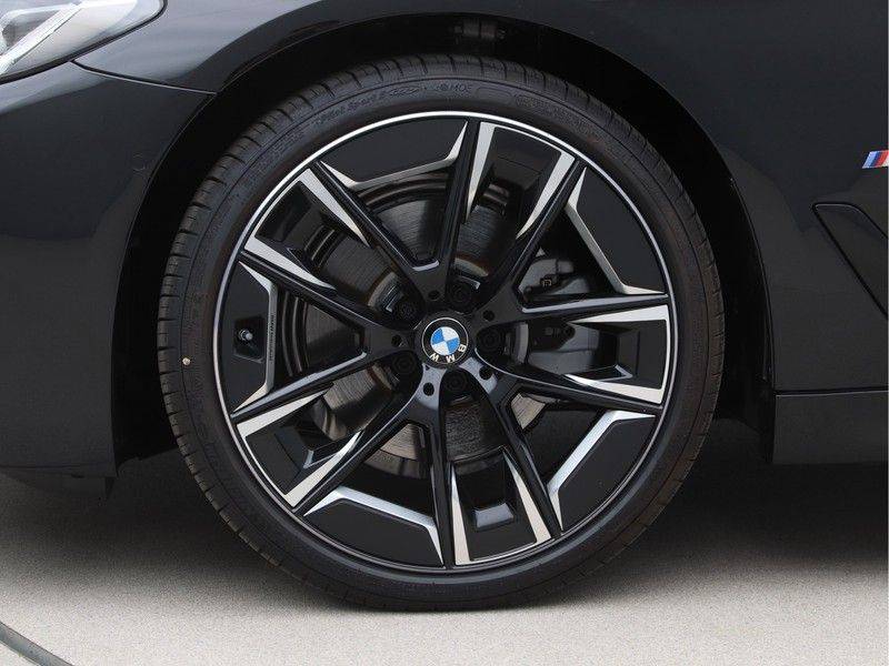 BMW 5 Serie Touring 520i High Executive Model M-Sport afbeelding 17