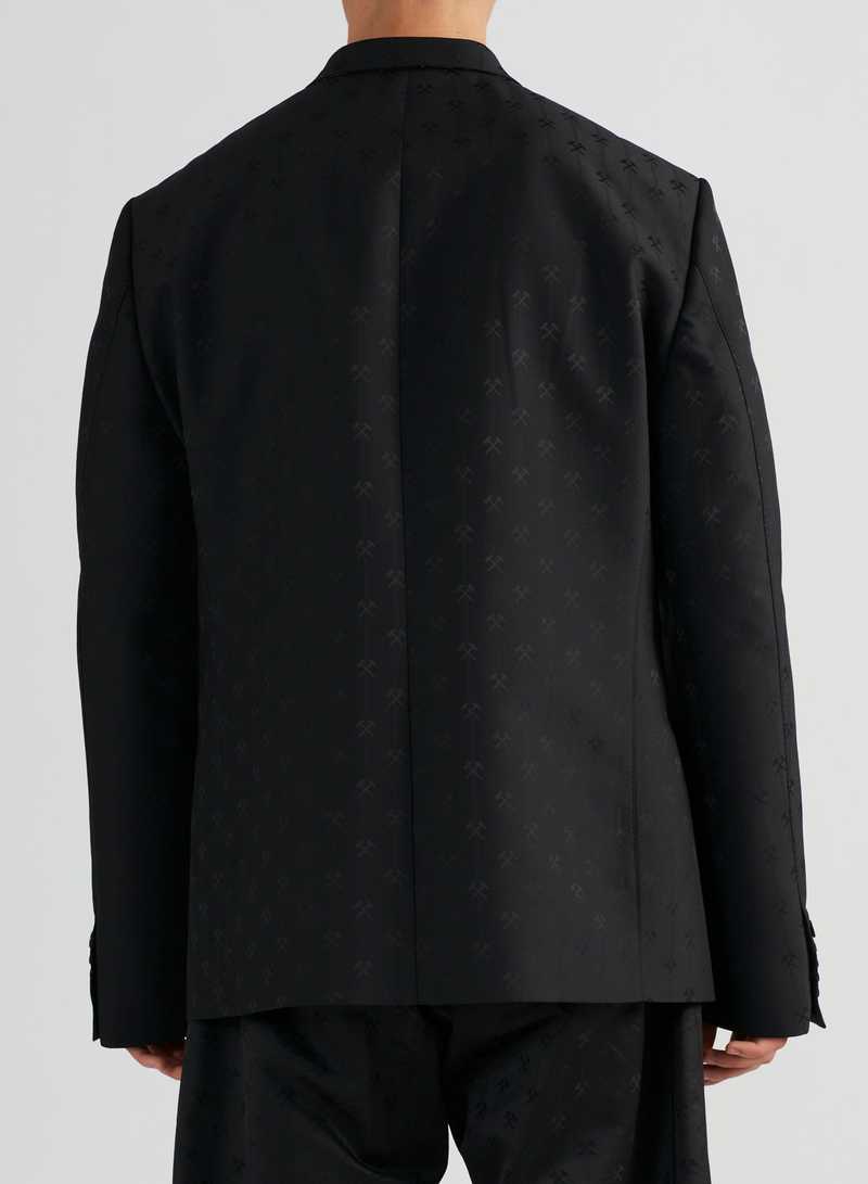 Perin Soft Tailoring Hammer Jacquard Black, back view. GmbH AW22 collection.