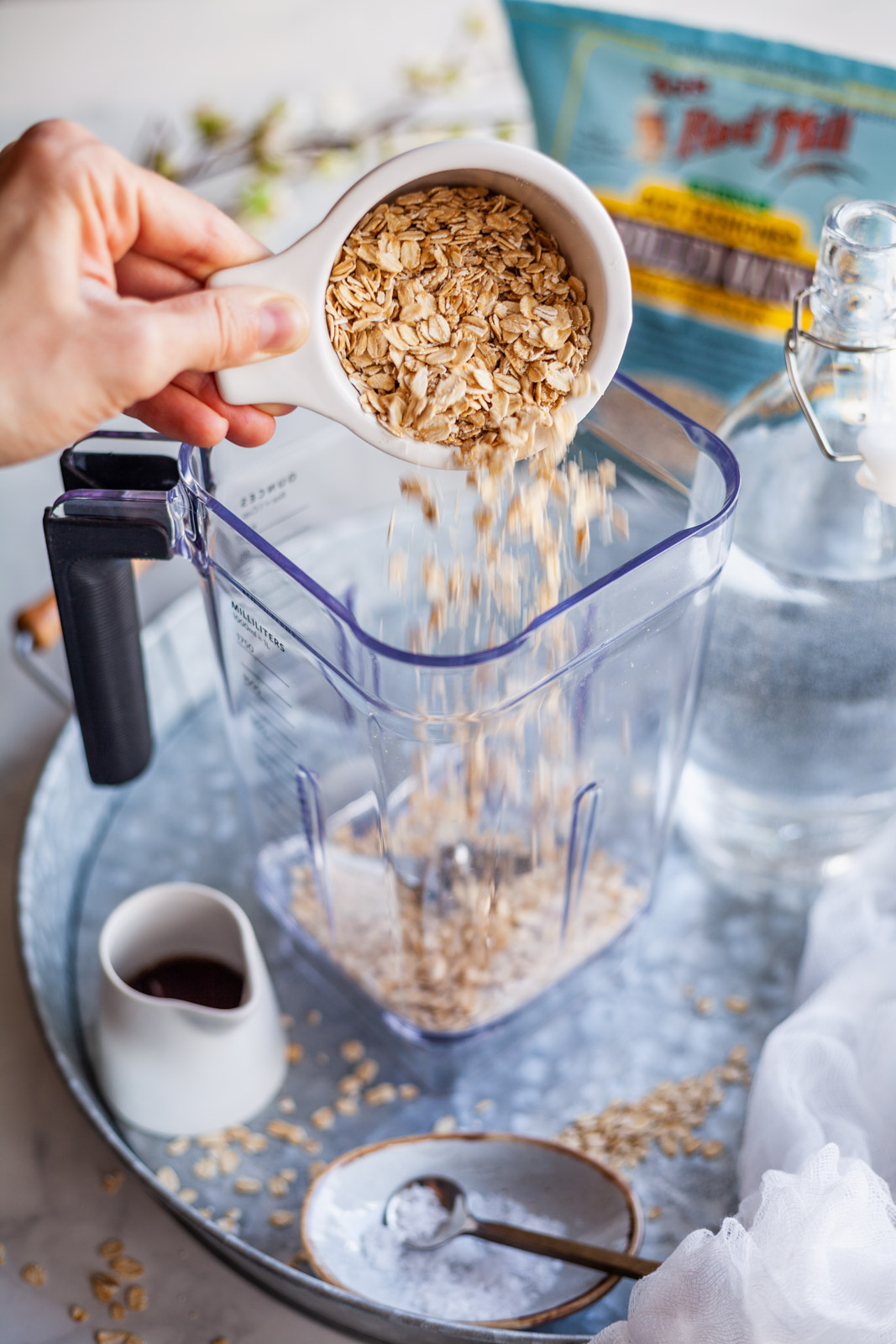 Quick and Easy Homemade Oatmilk