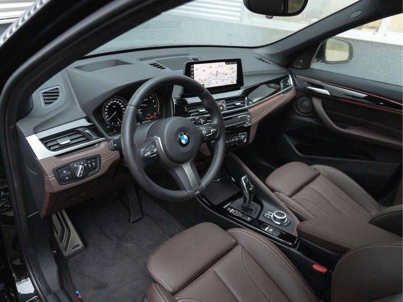 BMW X1 xDrive20i High Executive - M-Sport - Memoryzetel - Trekhaak - Harman Kardon afbeelding 12