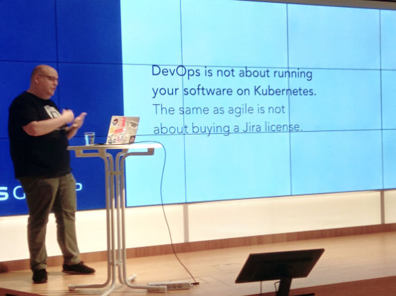 Frederic Hemberger presenting his talk on stage
