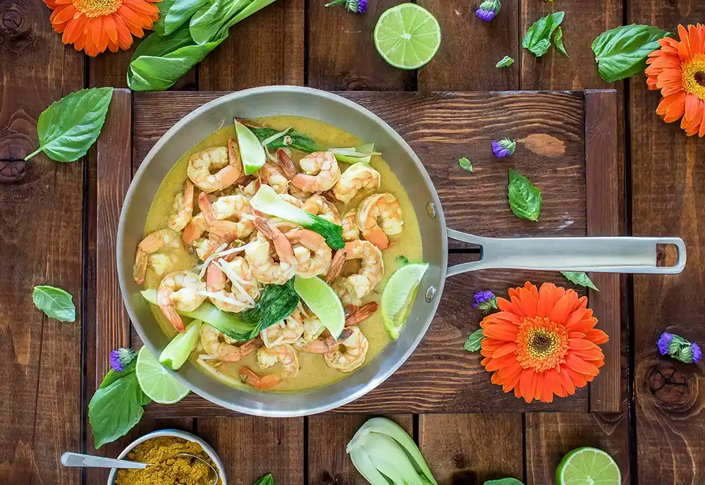 Healthy low-carb meal of shrimp and lime