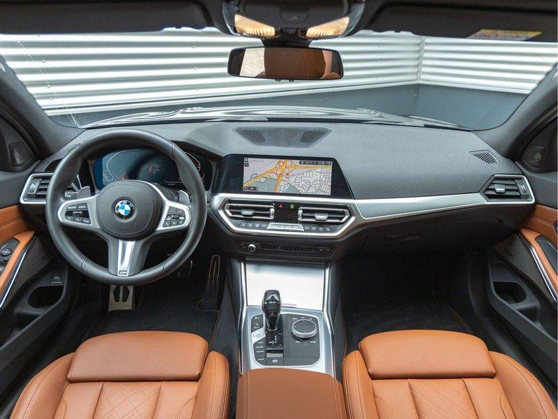 BMW 3 Serie Touring 330i M-Sport - Individual - Memoryzetel - Panorama - Trekhaak afbeelding 13