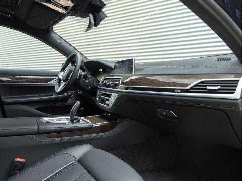 BMW 7 Serie 745e High Executive - M-Sport - Individual - Dak - Stoelventilatie afbeelding 13