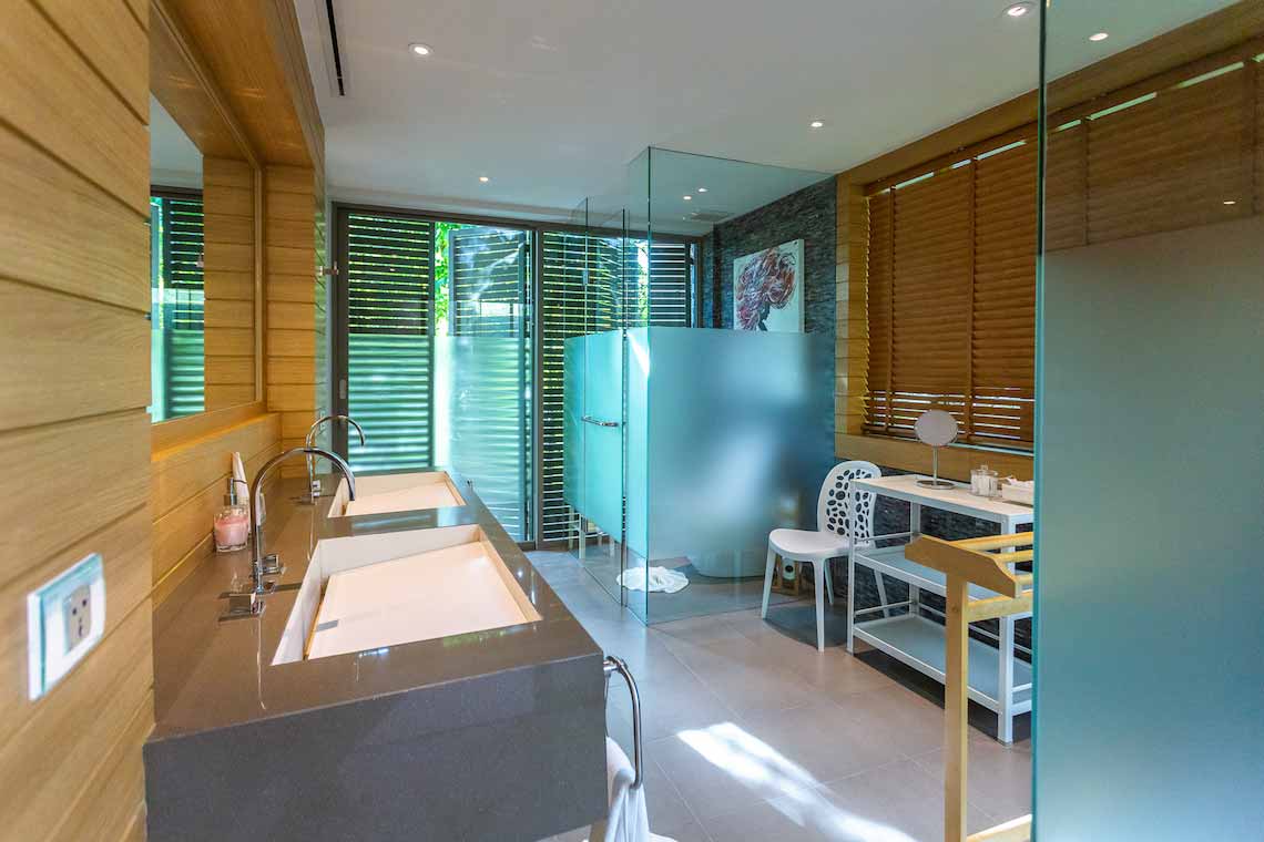 La Colline Villa Suriyan luxury bathroom