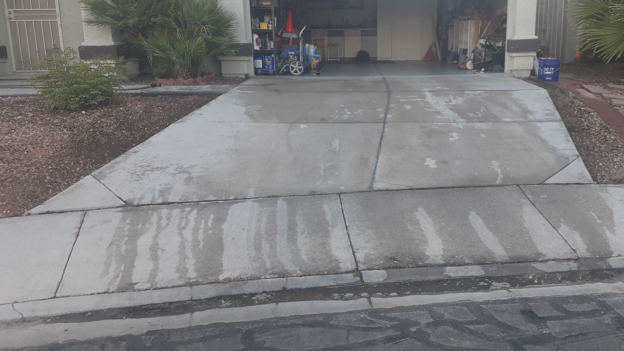 concrete-driveway-restoration--cleaning-02