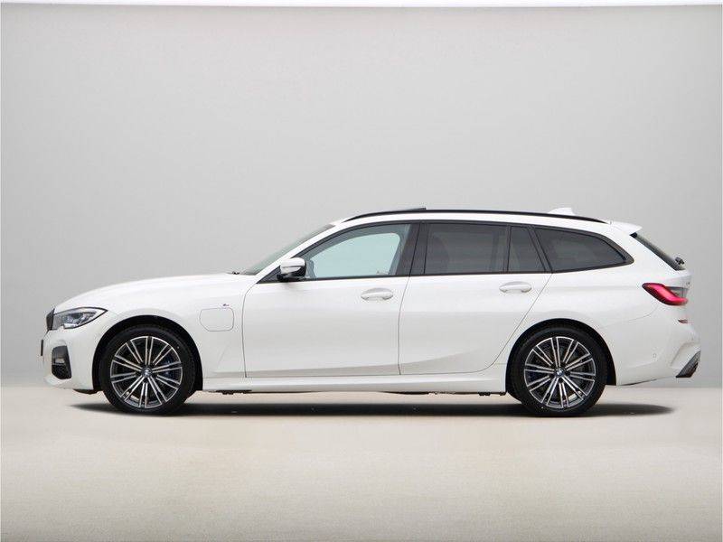 BMW 3 Serie 330e xDrive M Sport High Executive afbeelding 12