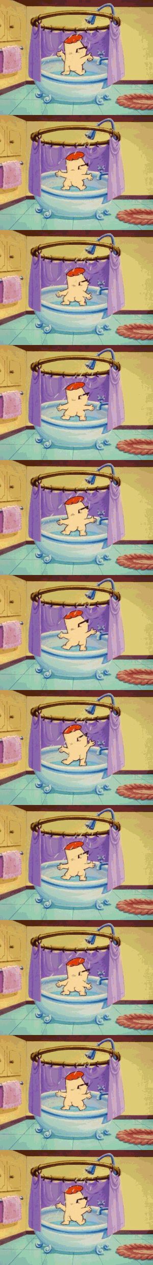 Dexter pegándose un baño