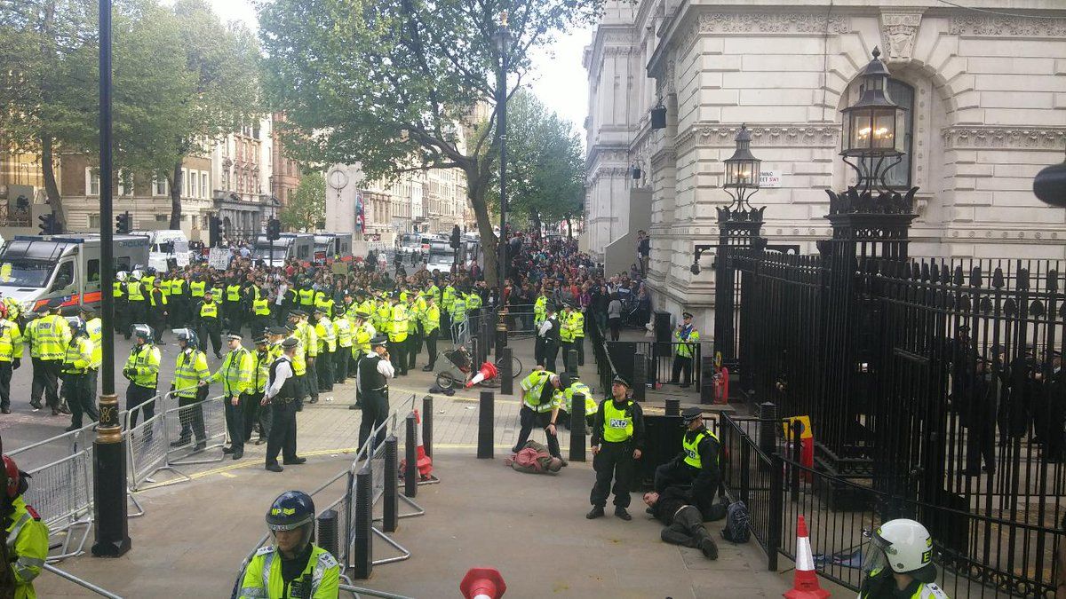 oh my god twitter doesn’t include alt text from images in their API