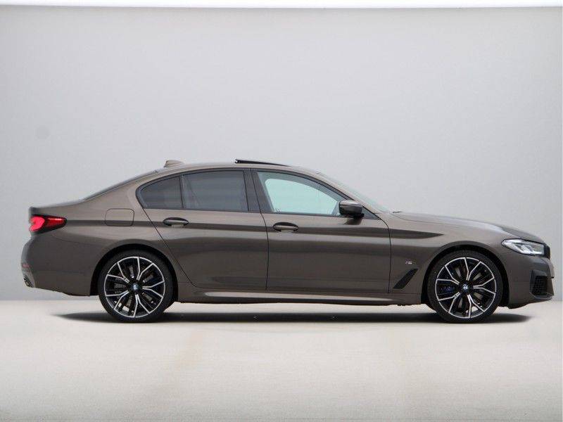 BMW 5 Serie 540i High Exe M-Sport afbeelding 8