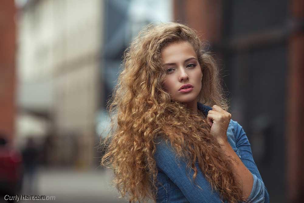 Hairstyles-for-long-curly-hair