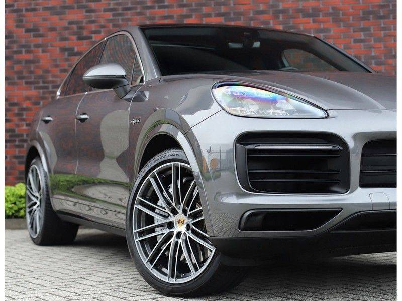 Porsche Cayenne Coupé 3.0 E-Hybrid *Sport Design*Pano*Soft-Close* afbeelding 2