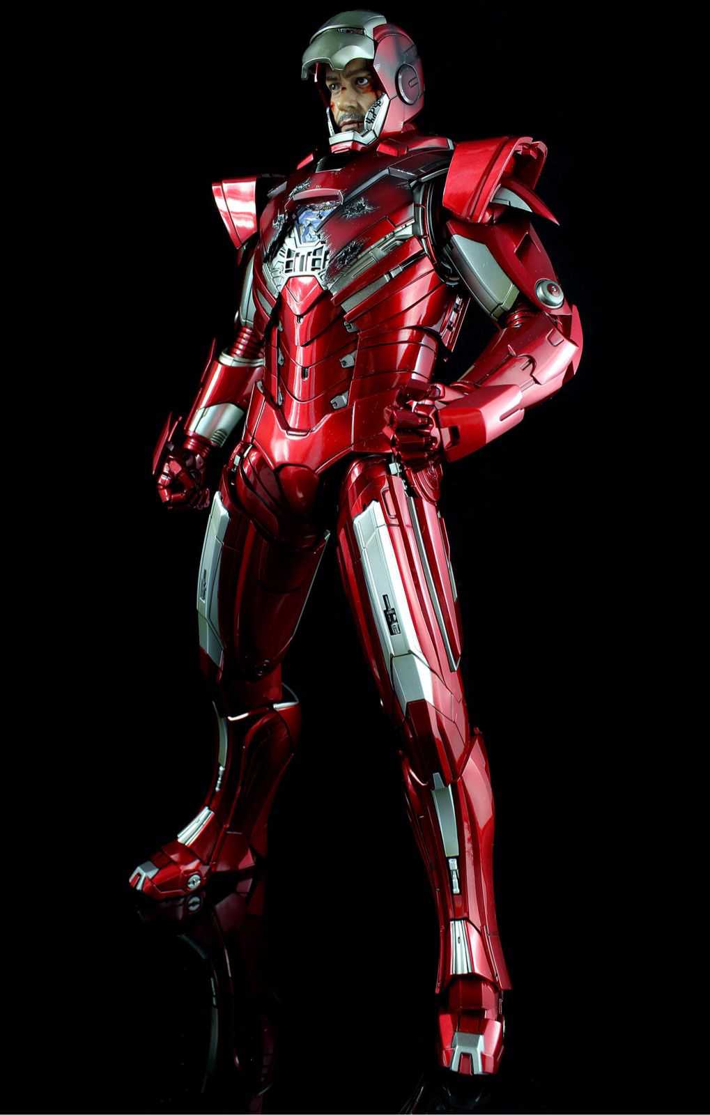 Hot Toys Iron Man MK33 1/6 Figure