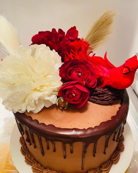 Stunning cardinal cake