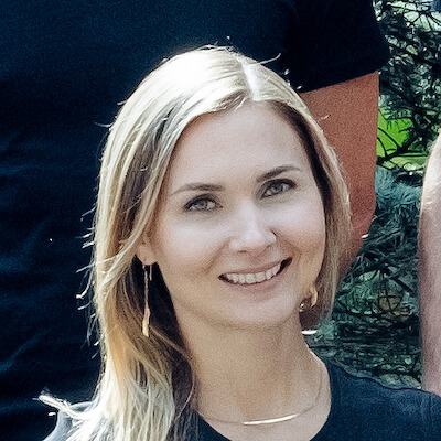Oksana Naidjonova (en congé parental)