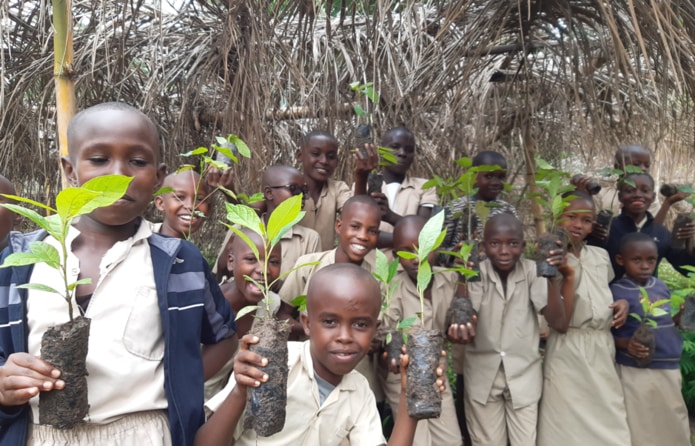 Photo: Children enjoying the reforestation program dedicated to schools