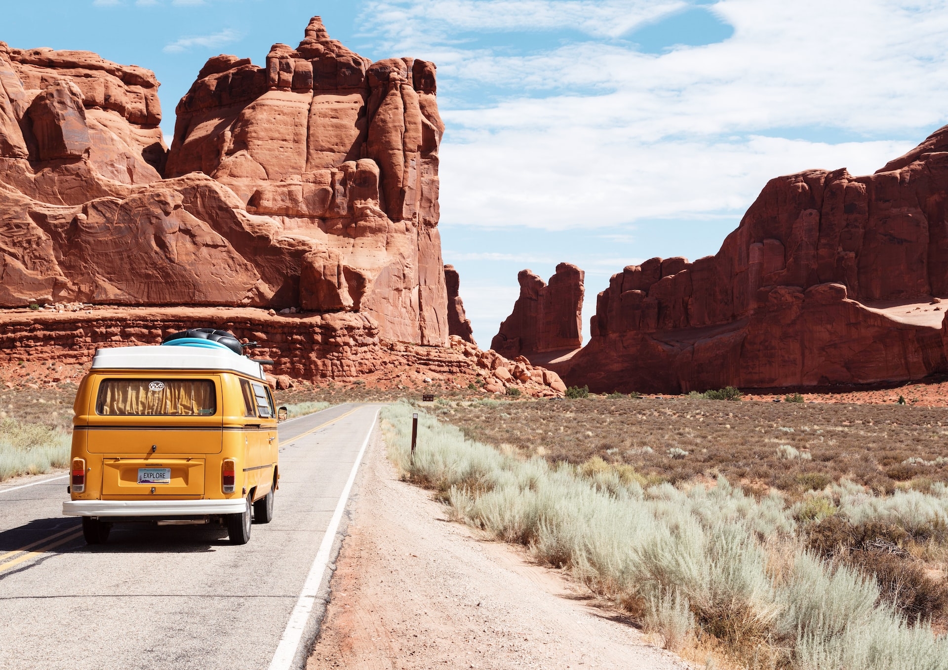 How to Use a Weather App to Plan the Perfect Road Trip