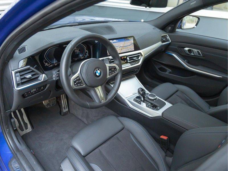 BMW 3 Serie Touring 330e xDrive M-Sport - Panorama - Active Cruise - Harman Kardon - Camera afbeelding 12