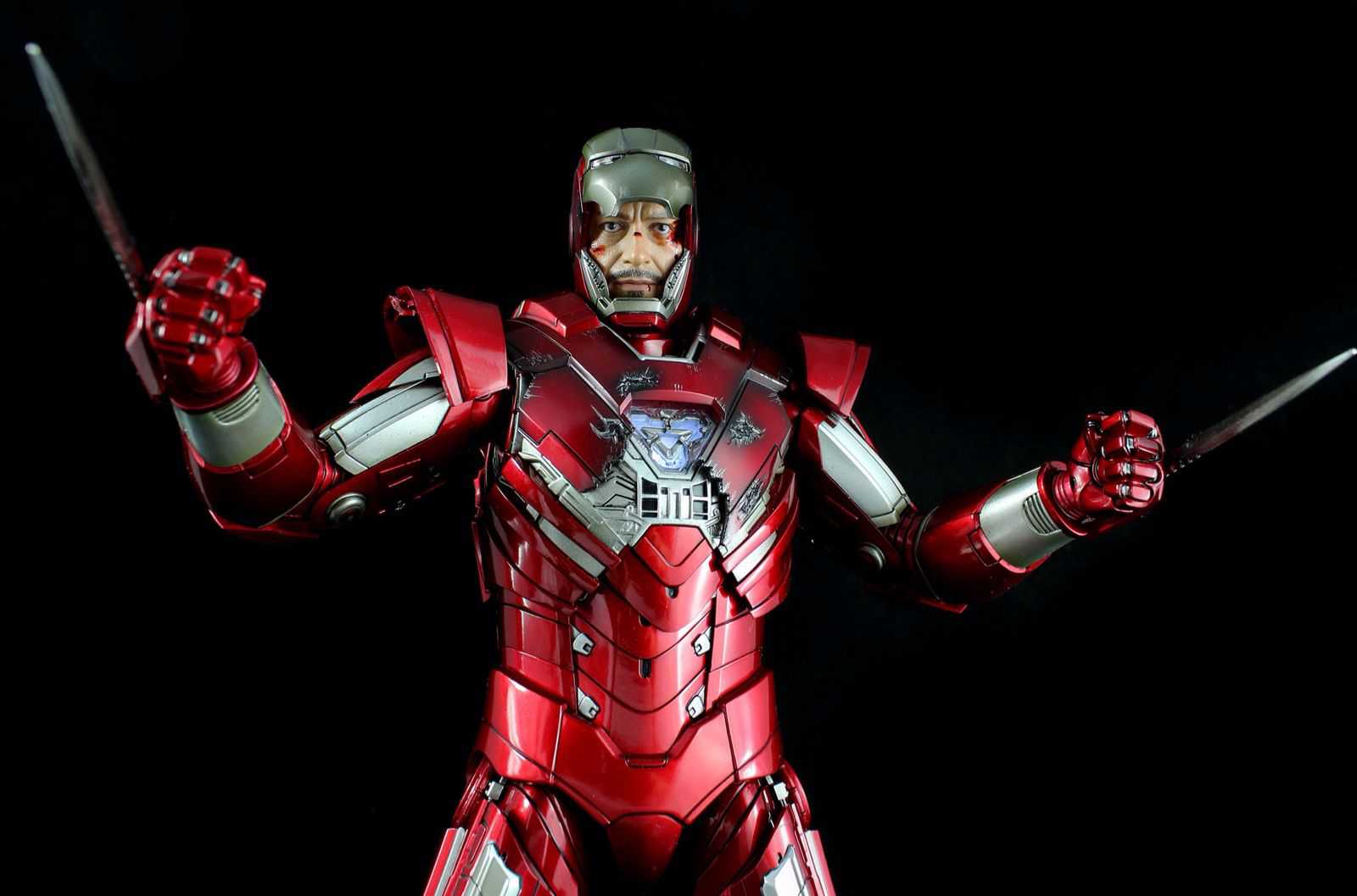 Hot Toys Iron Man MK33 1/6 Figure