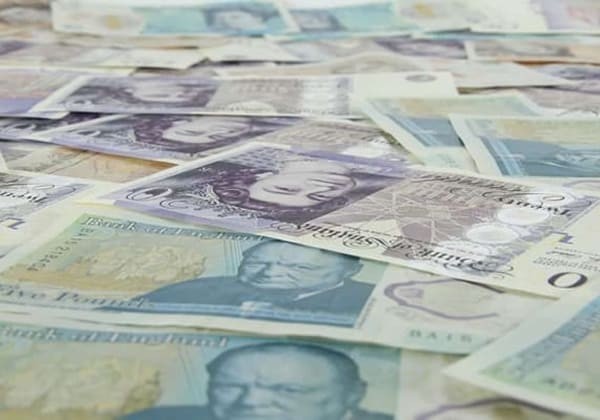 uk bank notes spread out