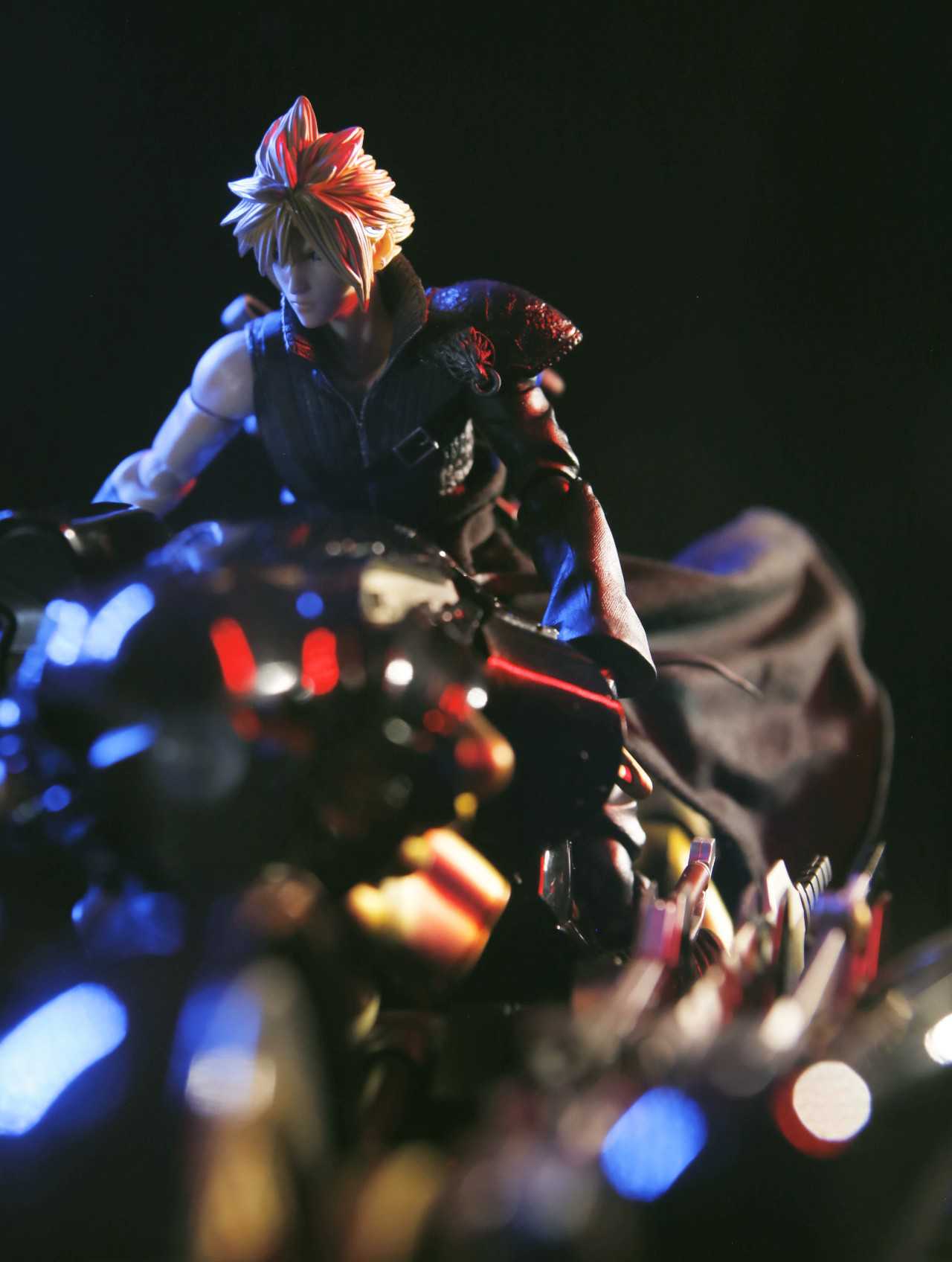 Play Arts Final Fantasy VII