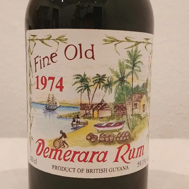 Image of the front of the bottle of the rum 1974