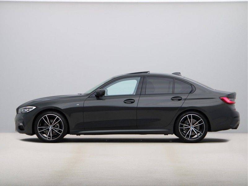 BMW 3 Serie 320i High Exe M-Sport afbeelding 12