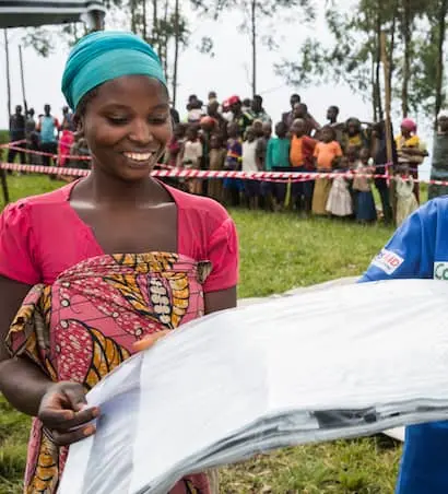 A distribution of tarpaulins in DRC