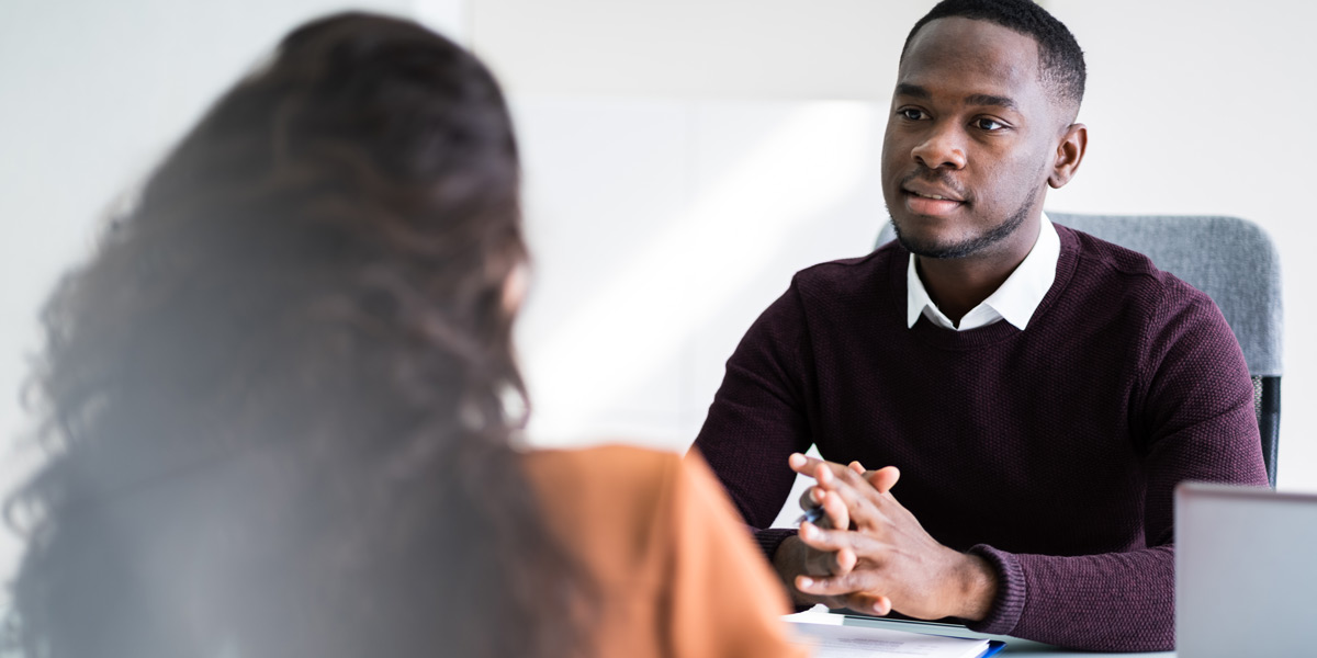 How to write a great data analyst resumé (with examples) A hiring manager interviewing a candidate for a data analyst role