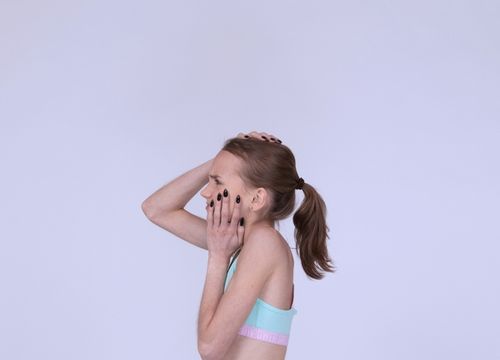 ¿Qué es la plica fimbriata y cuáles son sus características?