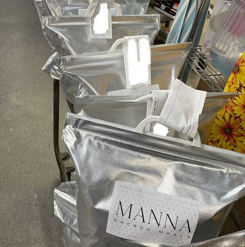 Have you tried Manna Sacred Meals yet? If not, we definitely recommend. They are a women-led operation who deliver plant-based, nutritionally balanced meals that are packed with flavour right to your door! Give them a follow at @mannamenu and hit up the linktree in their bio for more info!
.
Follow @northshorecommissary to see what kind of amazing treats are created in our facility!
.
#plantbased #vegeats #vancouvervegan #vancouvervegetarian #vancouverveganscene #northshore #northshoreeats #vancouverfoodie #vancouverfooddelivery #deliveryvancouver #lonsdale #lonsdaleave #westvancouver