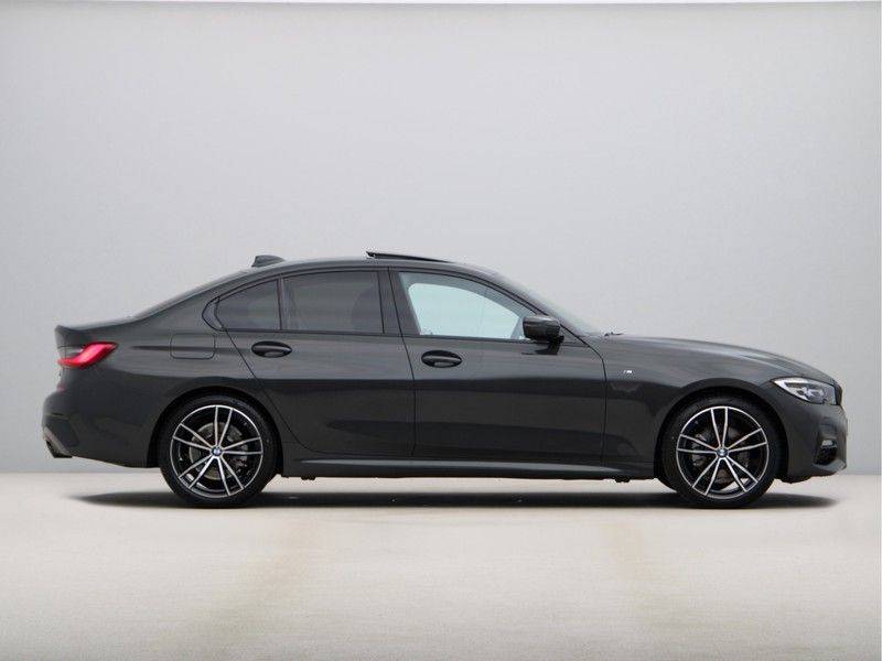 BMW 3 Serie 320i High Exe M-Sport afbeelding 8