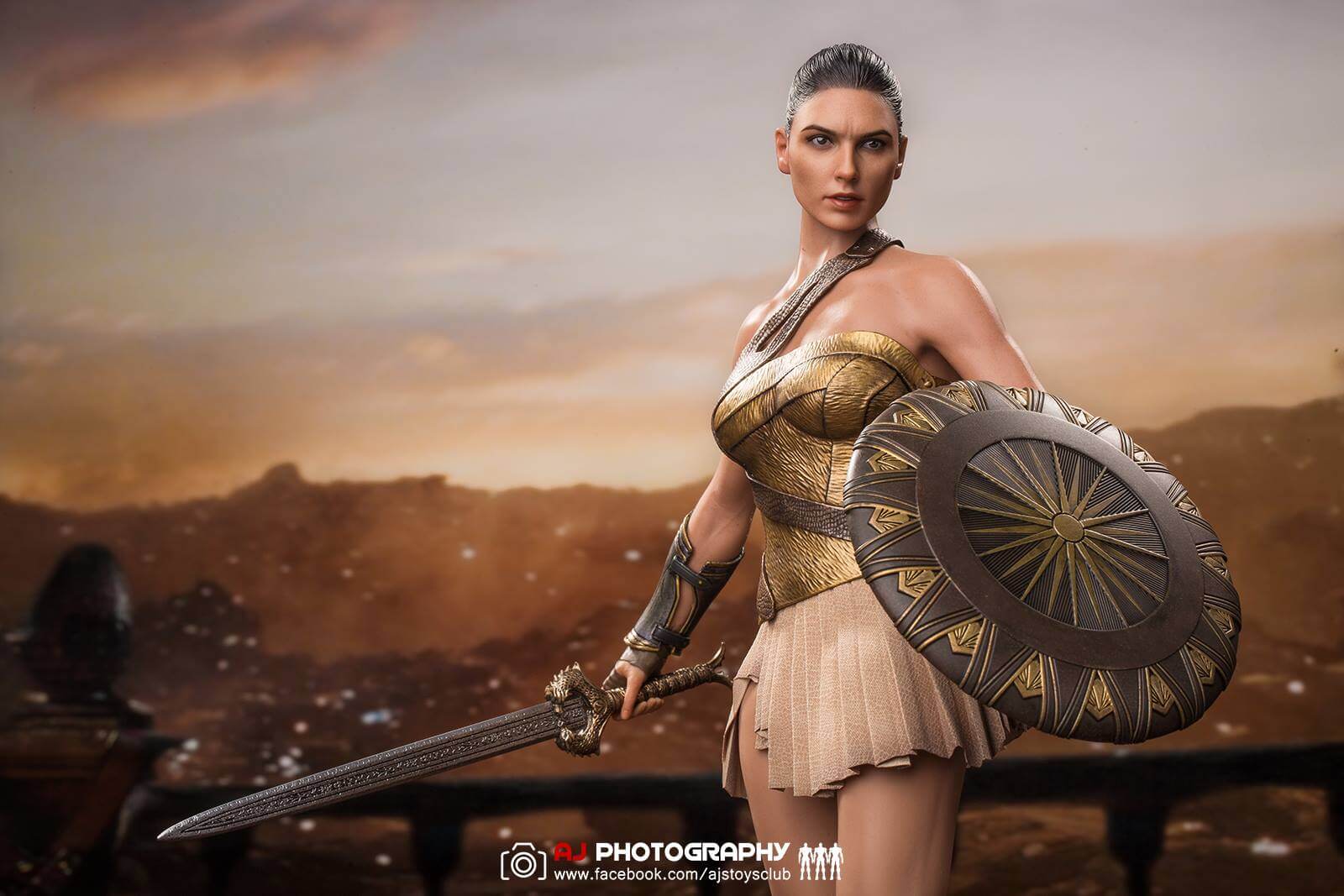 Hot Toys 1/6 Wonder Woman Training Armor Version