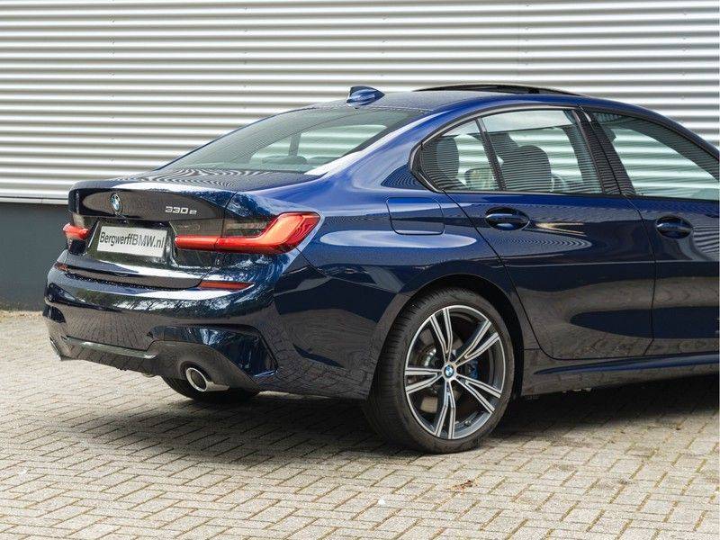 BMW 3 Serie 330e M-Sport - Individual - Dak - ACC - Harman Kardon - Trekhaak afbeelding 10