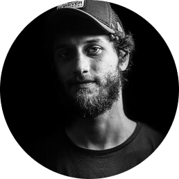 Foto de Eryc da Silva, web designer do projeto Suco Maníaco